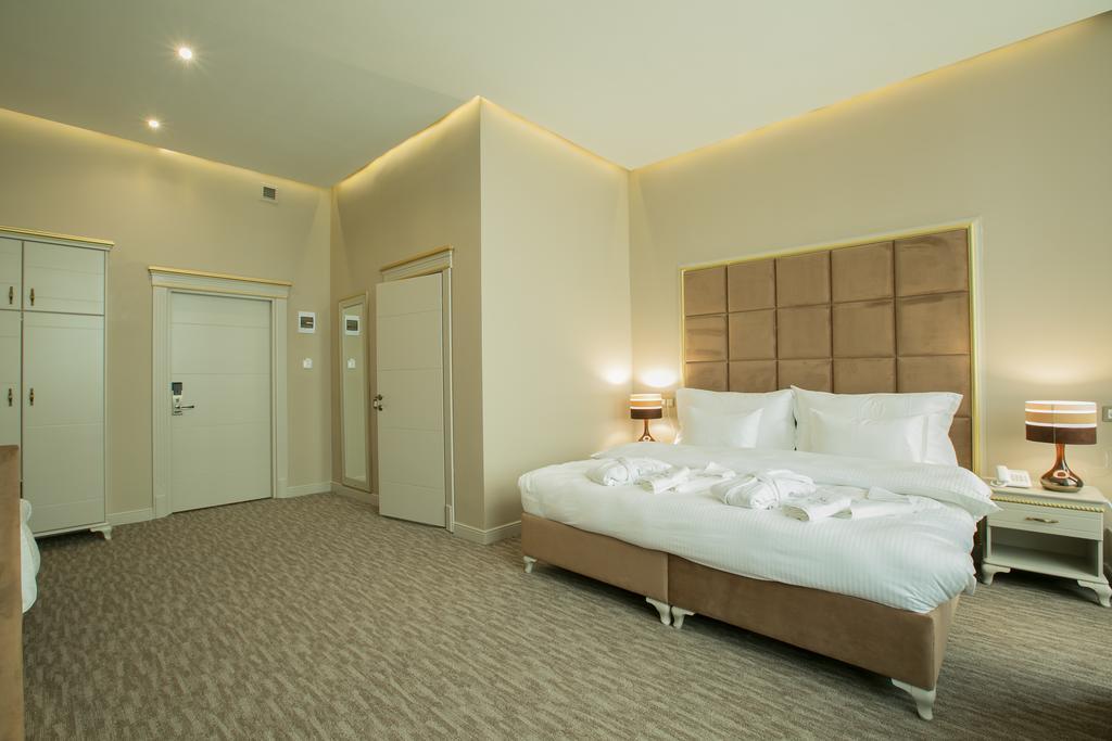Grand Sapphire Hotel Almaty Exterior foto