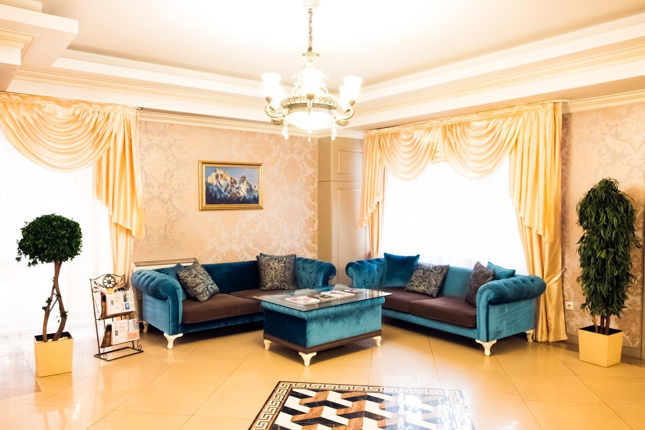 Grand Sapphire Hotel Almaty Exterior foto